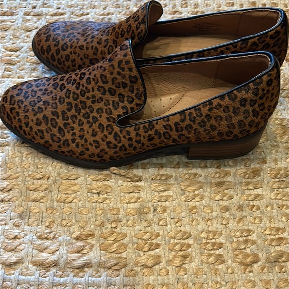 Softt Leopard Print Women’s Loafers - Picture 3 of 6